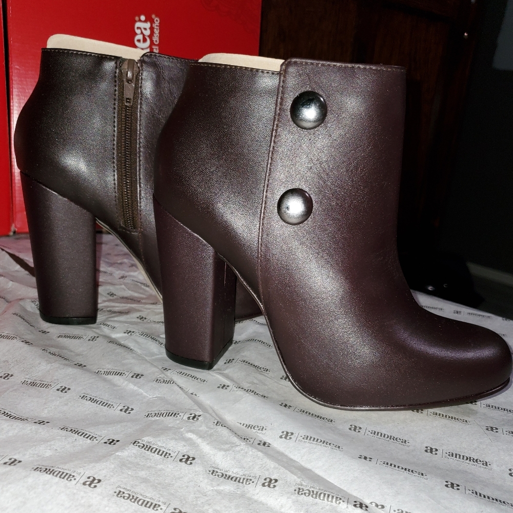 Andrea Burgundy booties - Picture 1 of 6